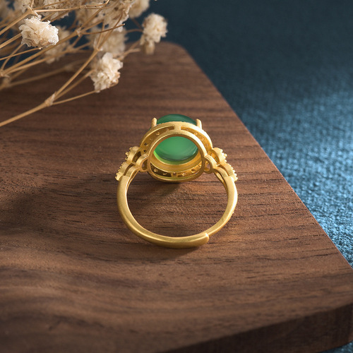 Internet celebrity live broadcast supply of goods Antique design ancient gold women's ring inlaid with emerald chalcedony ring