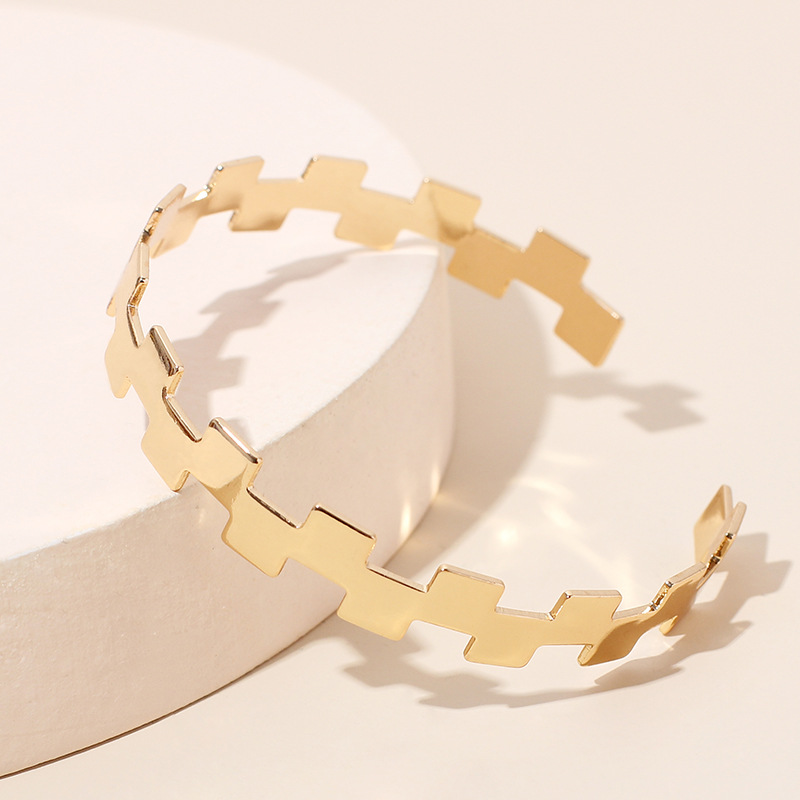 Römische Digitale Offene Armbänder Frauen Trend Ins Europäische Und Amerikanische Stil Frauen Golden Hohle Geometrische Unregelmäßige Armband Schmuck display picture 38