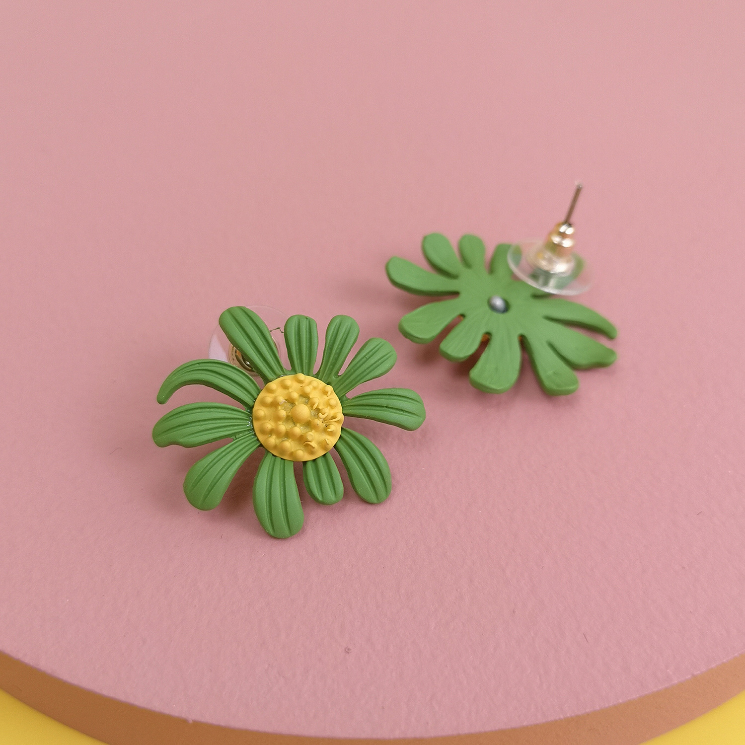 Korean New Silver Needle Spring Color Daisy Flower Earrings display picture 6