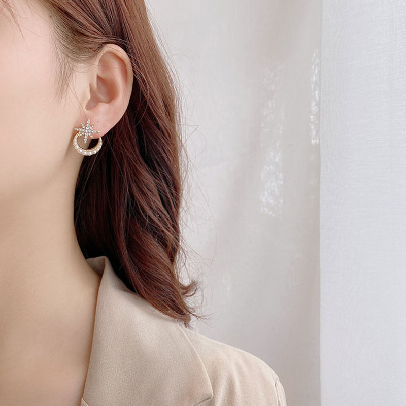 Korean Fashion Star Moon Pearl  Super Fairy  New Small Short Earrings Wholesale Nihaojewelry display picture 5