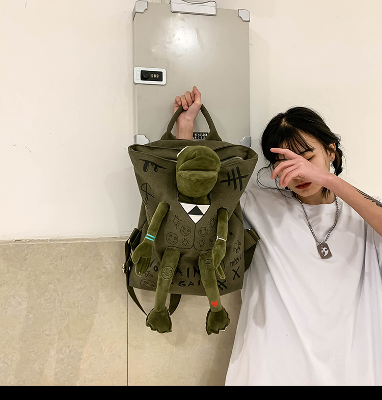 Fashion Punk Style Locomotive Frog Travel Backpack display picture 10