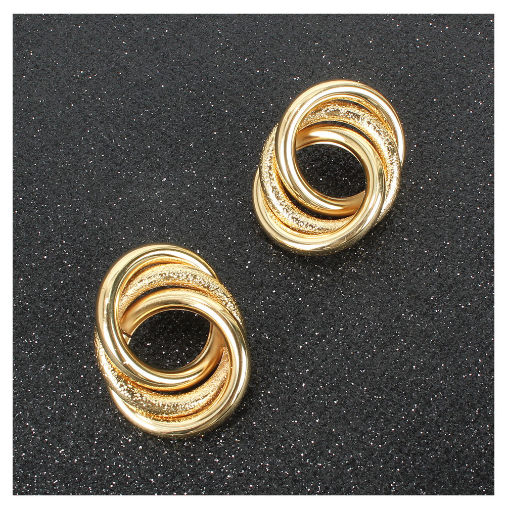 Atmospheric Metal Personality Simple Ring Buckle Hollow Earrings Fashion Earrings Wholesale Nihaojewelry display picture 5