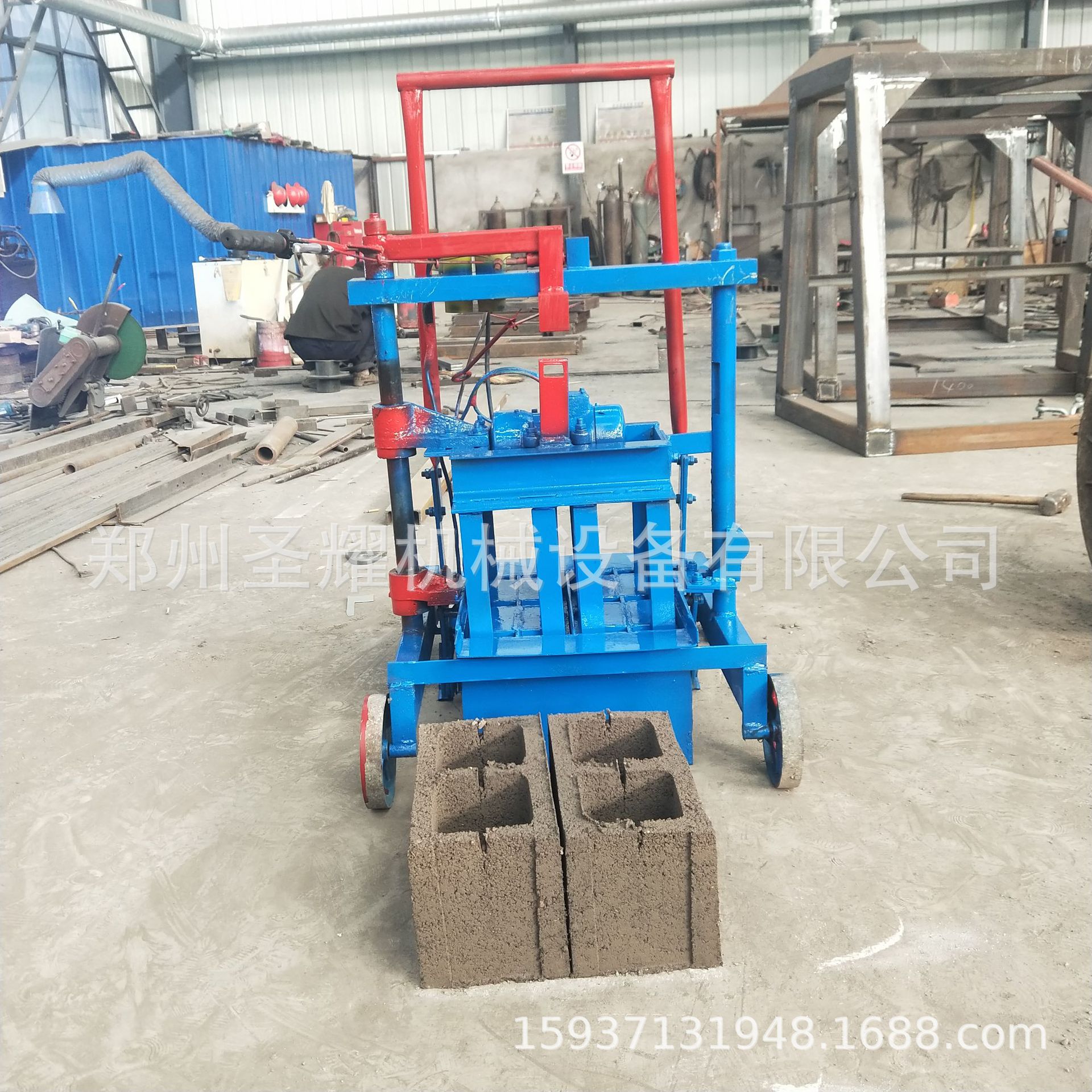 家用电免托板移动砖机  小型移动式空心砖机   异型砖免烧砖机