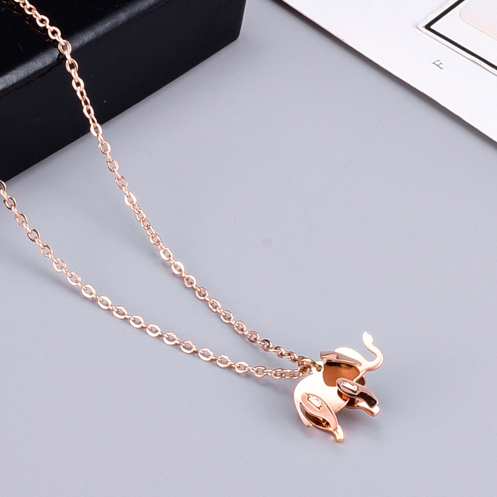 304 Stainless Steel Titanium Steel 18K Gold Plated Rose Gold Plated Inlaid Shell Inlaid Gold Heart Necklace display picture 5