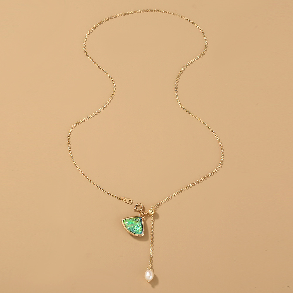 Collar De Oro Largo De Cristal Verde Con Triángulo De Perlas De Agua Dulce Natural display picture 7