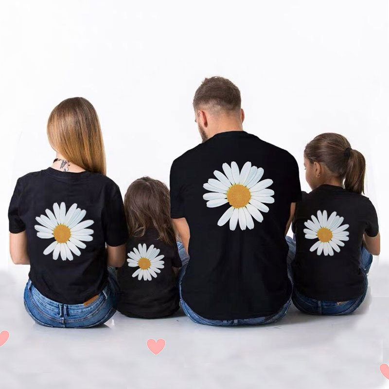 2026 New Trendy Daisy Family Outfits for Summer - Stylish Short-Sleeved Matching Outfits for Three or Four People, Mothers and Daughters, Mothers and Sons