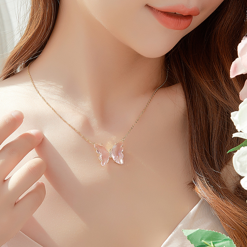 Fashion Simple Geometric Translucent Crystal Glass Butterfly Necklace display picture 1