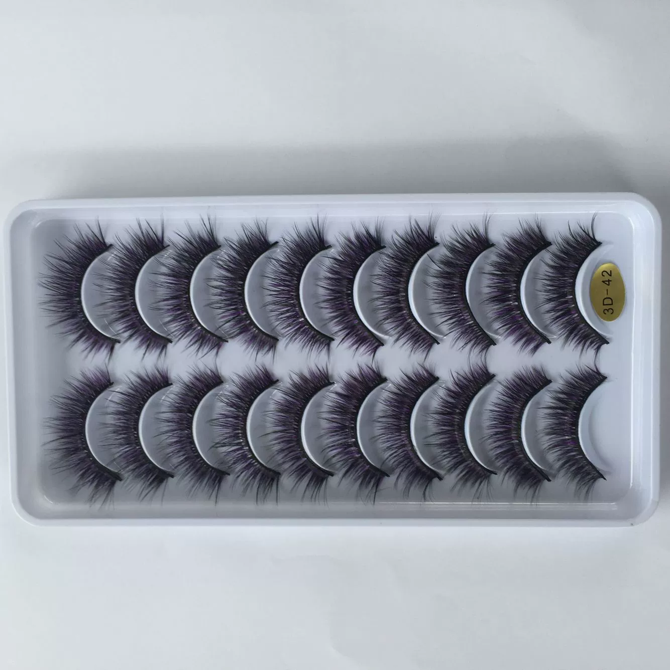 Пурпурные плотные завитые наlashes лления истинные?