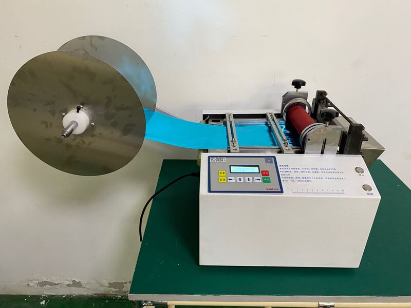 Computer-controlled bubble paper automatic cutting machine PE bubble film fixed-length film cutting machine cross-cutting machine manufacturers sell directly