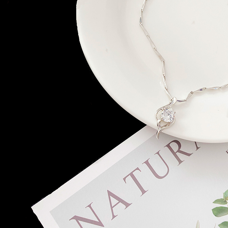 2020 Neue Halskette mit einem Karat Diamanten, modisch, exquisiter, einfacher und eleganter Clawbone-Anhänger, Damenschmuck_voghion.com