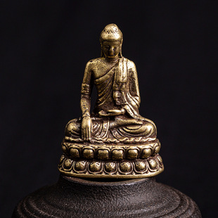 Hollow pocket brass Sakyamuni small ornaments Bodhidharma master hand-held pieces antique bronze micro sculpture street stall wholesale