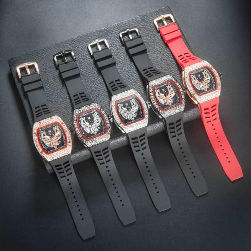 Orologio da uomo con diamanti alla moda, nuovo orologio al quarzo con testa fantasma a fiore cavo europeo e americano_voghion.com