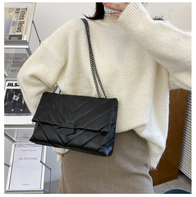 Fashion New Trendy One-shoulder Underarm Bag display picture 20