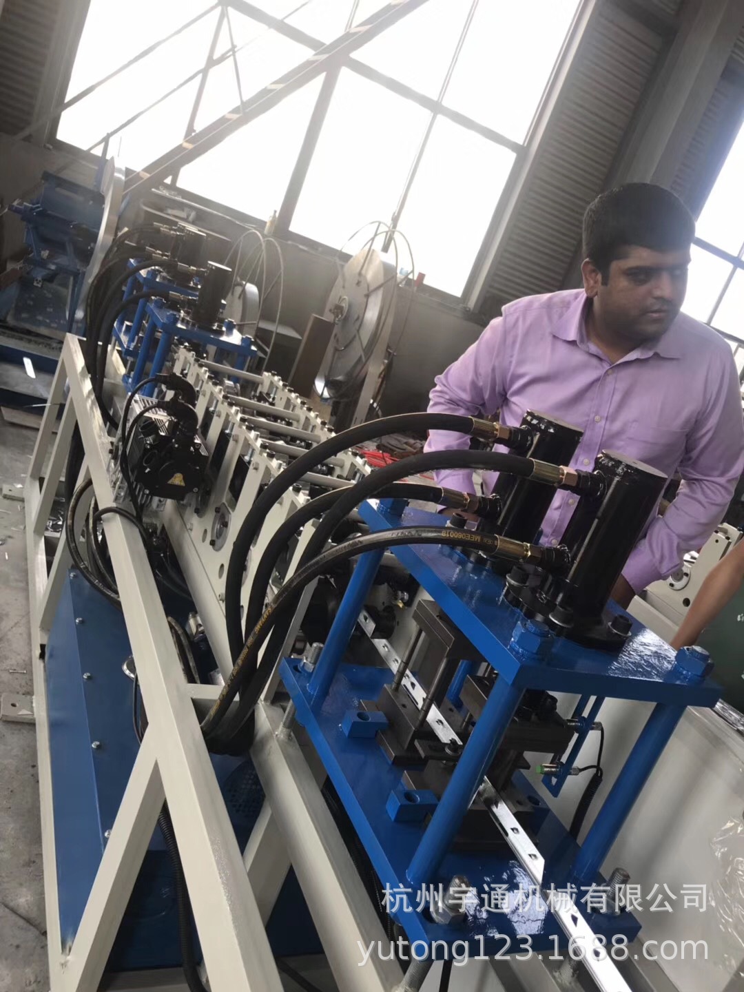 供应一根钢带出两根钢带钢带木箱包边钢带加工设备生产线锁扣机