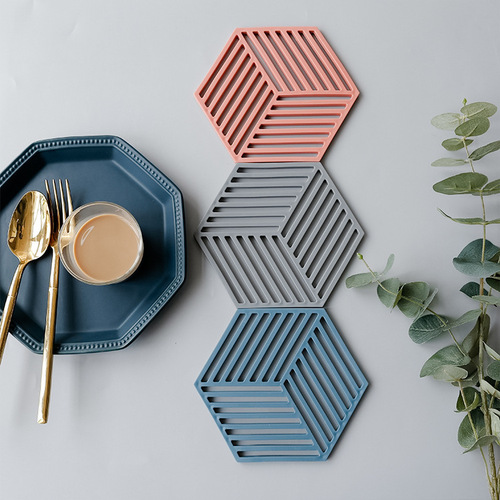 Nordic PVC tea coasters anti-slip dining mats heat-resistant insulating mats hollow pot mats bowl utensil heat-proof plastic dining mats