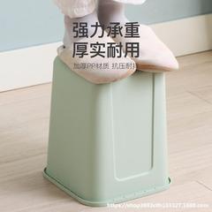 Household trash can for living room, bedroom, bathroom, toilet, kitchen with lid, creative shaking cover, small and large sizes, cute and personalized plastic