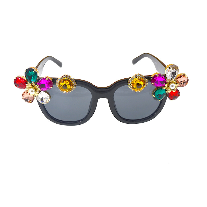 Cristal Tendance Grand Cadre Perles Lunettes De Soleil Dames Mode Coloré Métal Creux Lunettes De Soleil Lunettes En Gros Nihaojewelry display picture 1