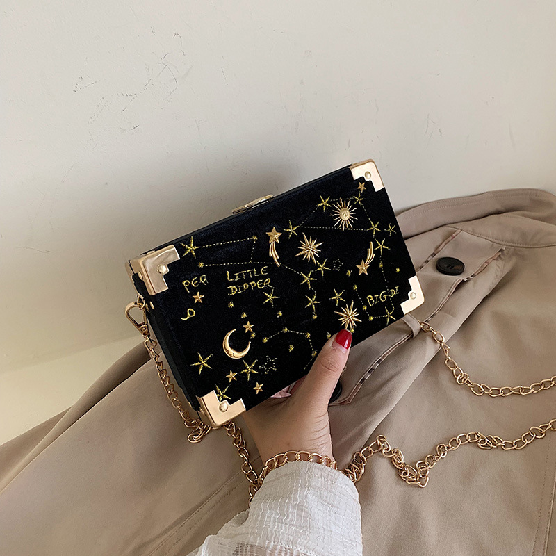 Ins versatile box bag for women, 2024 trendy new Korean version celebrity crossbody stylish chain single shoulder small square bag