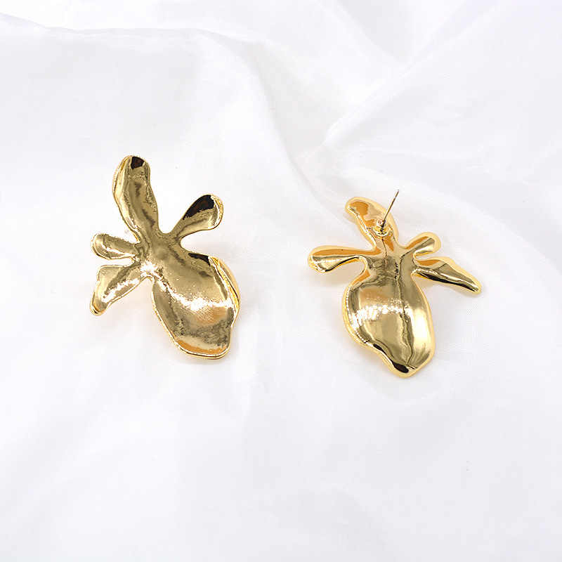 925 Silver Needle Hypoallergenic Maple Leaf Metal Retro Earrings  Baroque Fashion  Earrings  Nihaojewelry Wholesale display picture 4