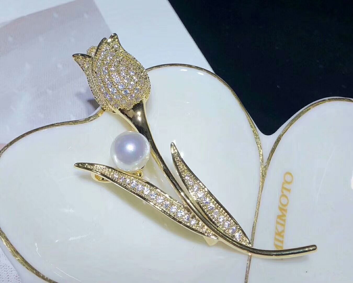 New Inlaid Zircon Tulip Brooch Pins for Women Fashion Pearl  Corsage Prom Creative Dress Brooches for Bouquets Luxury Jewelry