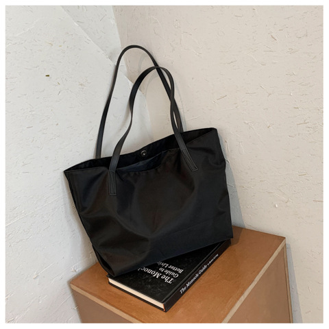 Simple Large Capacity One-shoulder Tote Bag display picture 19