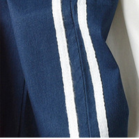 Скрытый синий поражает белый