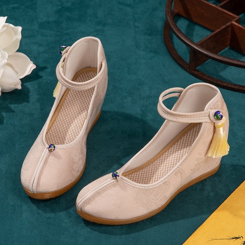 old Beijing cloth shoes Fairy Hanfu Shoes for Women Girls increased within the national wind restoring ancient ways for women wedges tassel