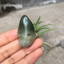 天然 新疆 和田玉 高密度 俏色 沙枣青 籽料 原石 玉器礼品小挂件