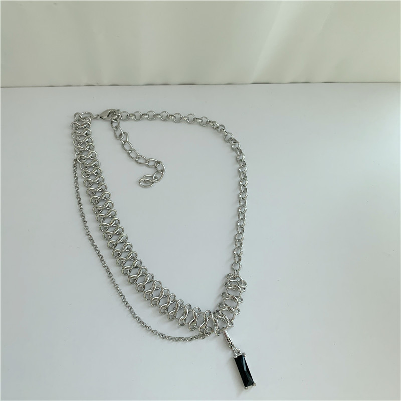 Korean New Trendy Luxury Black Gem Pendant Detachable Twist Stitching Necklace display picture 7