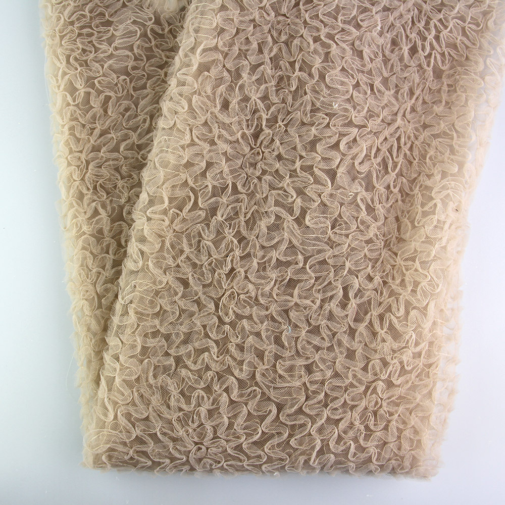 新款盘带绣大花网纱面料 绣花网纱童装女装连衣裙布料批发