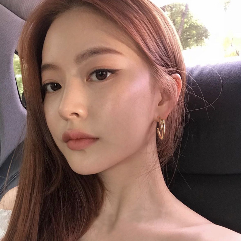 korean-style-simple-style-copper-gold-plated-half-circle-c--shaped-personalized-accessories-ins-internet-celebrity-fashion-earrings-for-women