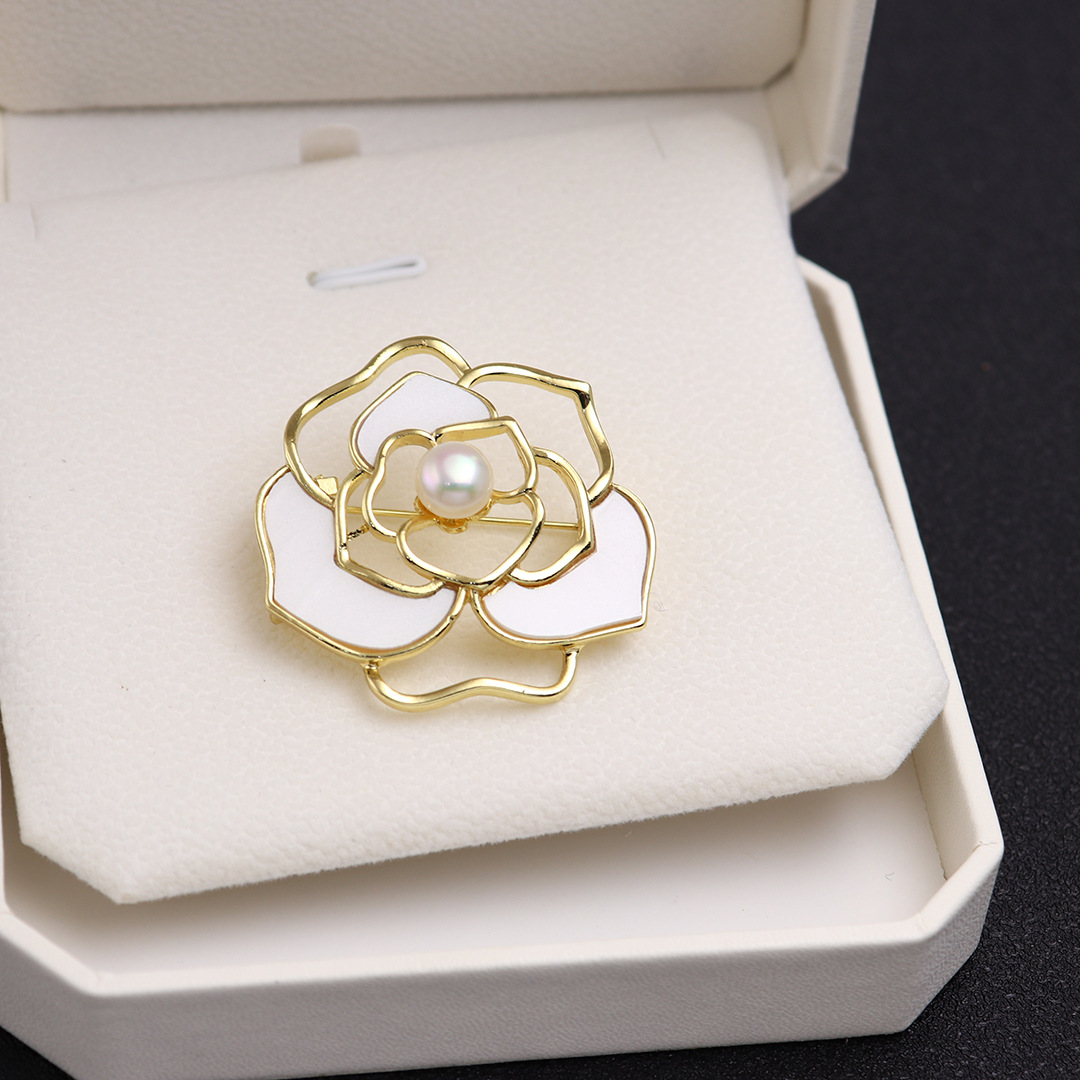 New Fashion Hollow Rose Brooches for Women Simple Pearl Shell Flower Corsage Wedding Silk Scarf Dress Accessories Brooch Pins