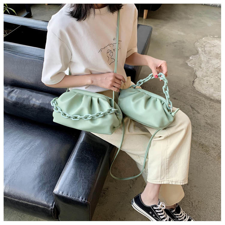 Acrylic Thick Chain Fashion Messenger Bag display picture 18