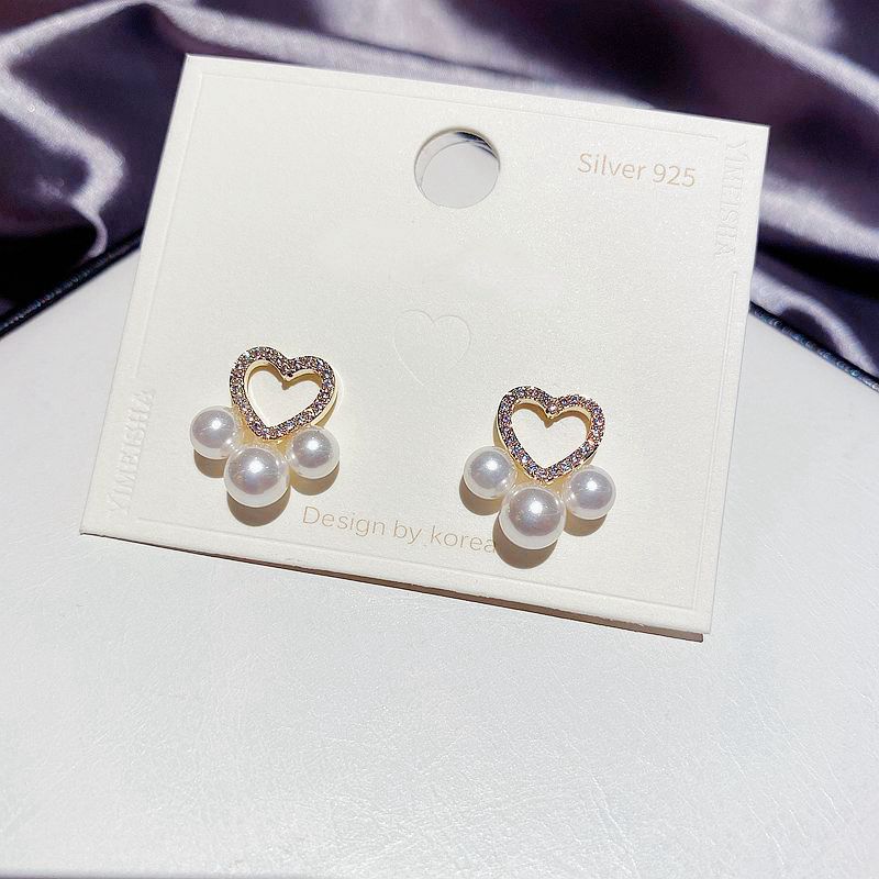 Fashion Pearl Zircon Micro-inlaid Heart-shaped Earrings display picture 5