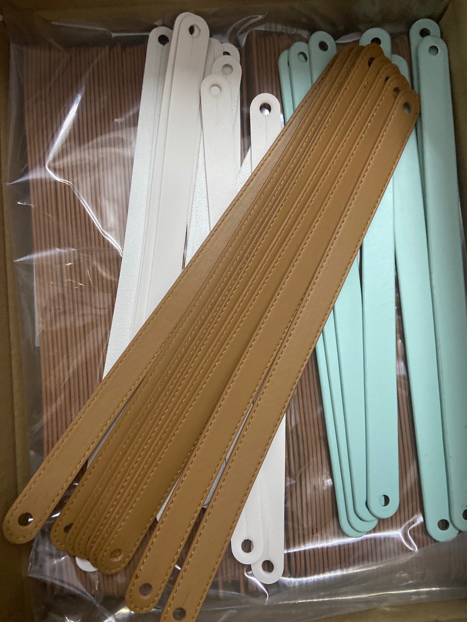 厂家直销批发新款PU提手 皮革皮手挽 小皮件 皮拉手带 皮手把