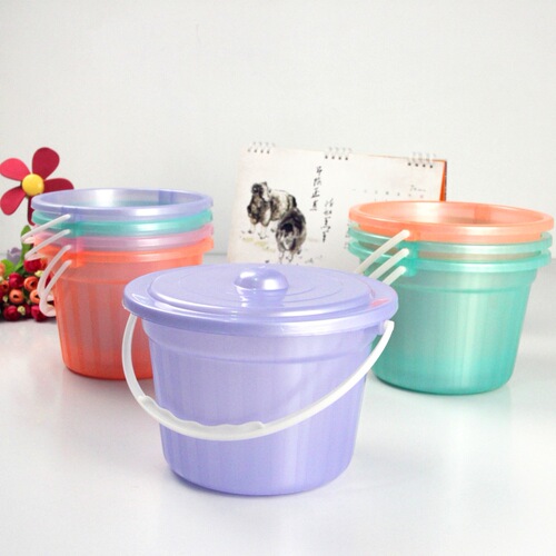 Wholesale colored small buckets, portable plastic buckets with lids, paint mixing buckets, painting paint buckets without lids