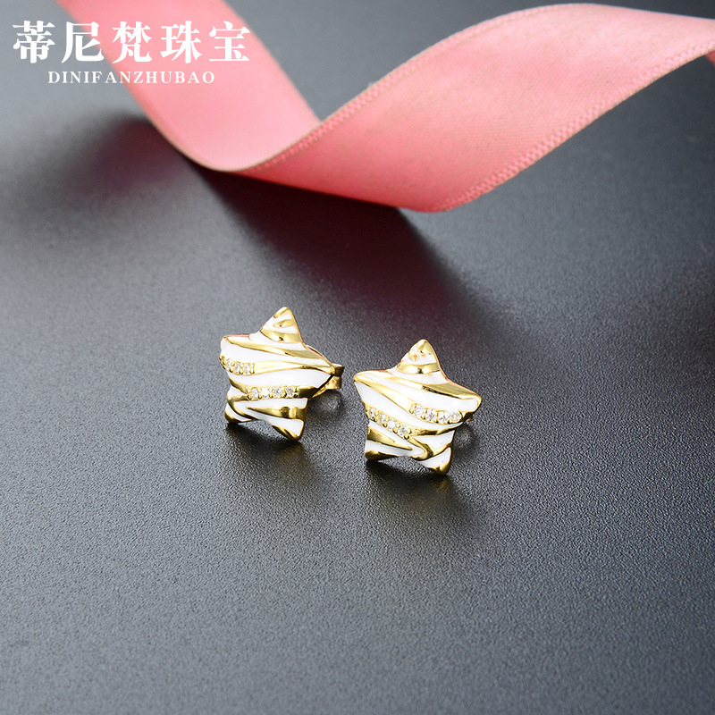 Pendientes estrella 925 Luz de plata esterlina temperamento de lujo diseño de nicho de alto grado pendientes de estrella de cinco puntas pendientes transfronterizos para niñas