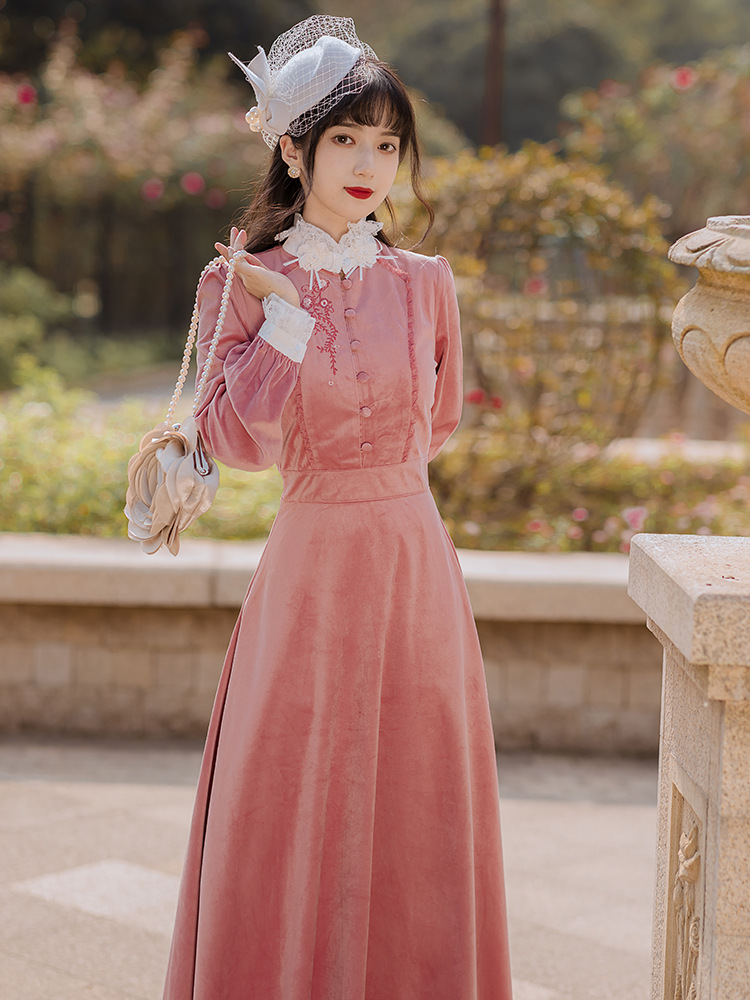 秋冬女装法式小众复古赫本气质绣花蕾丝拼接金丝绒收腰打底连衣裙