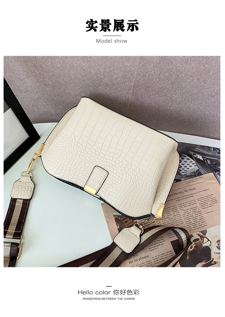 All-match Women's Messenger Bucket Crocodile Pattern One-shoulder Picture Autumn New Messenger Women's Bag display picture 37