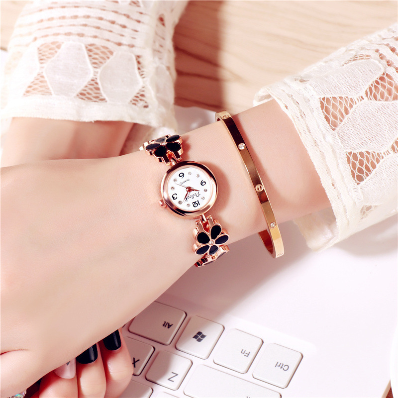 Lady Flower One Piece Buckle Quartz Women's Watches display picture 1
