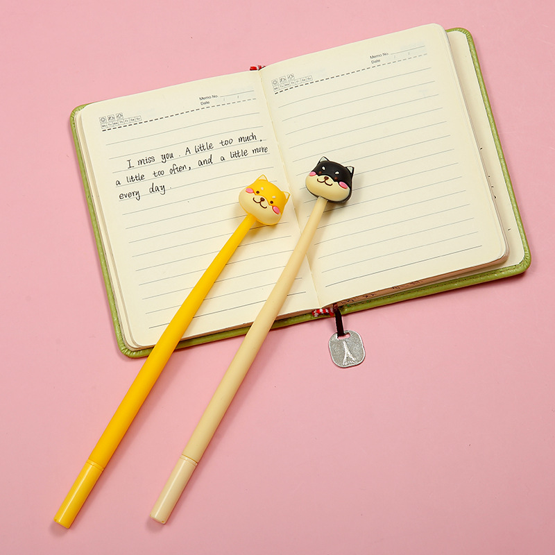 Estilo coreano ZF2189 silicona poco Shiba Inu gel pluma japonesa Akita perro columpio pluma de dibujos animados lindo pequeño perro pluma de agua