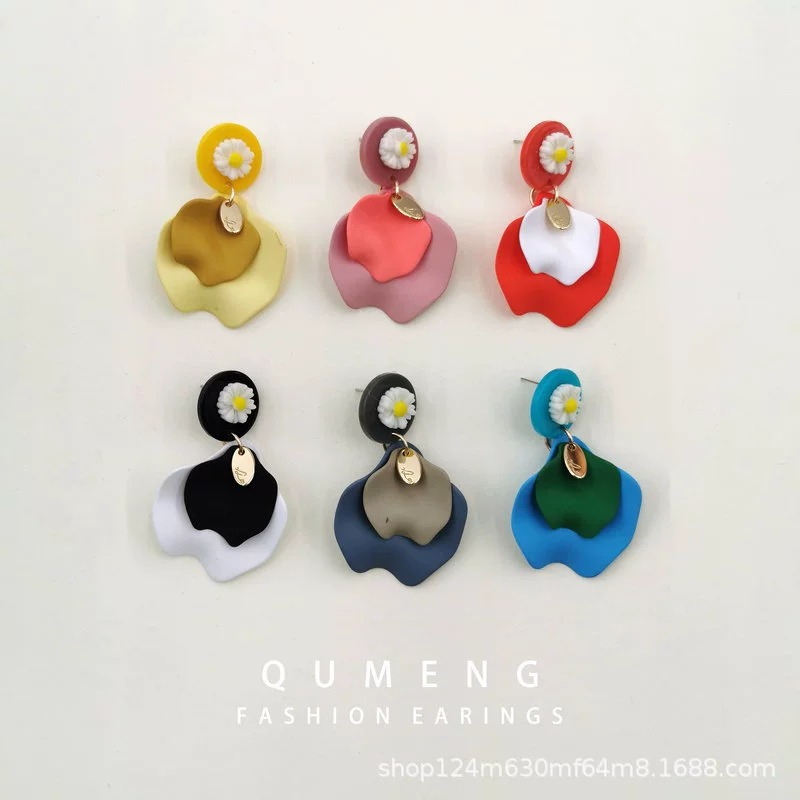 Retro brand cute earrings, factory direct supply, Japanese and Korean, simple and elegant design