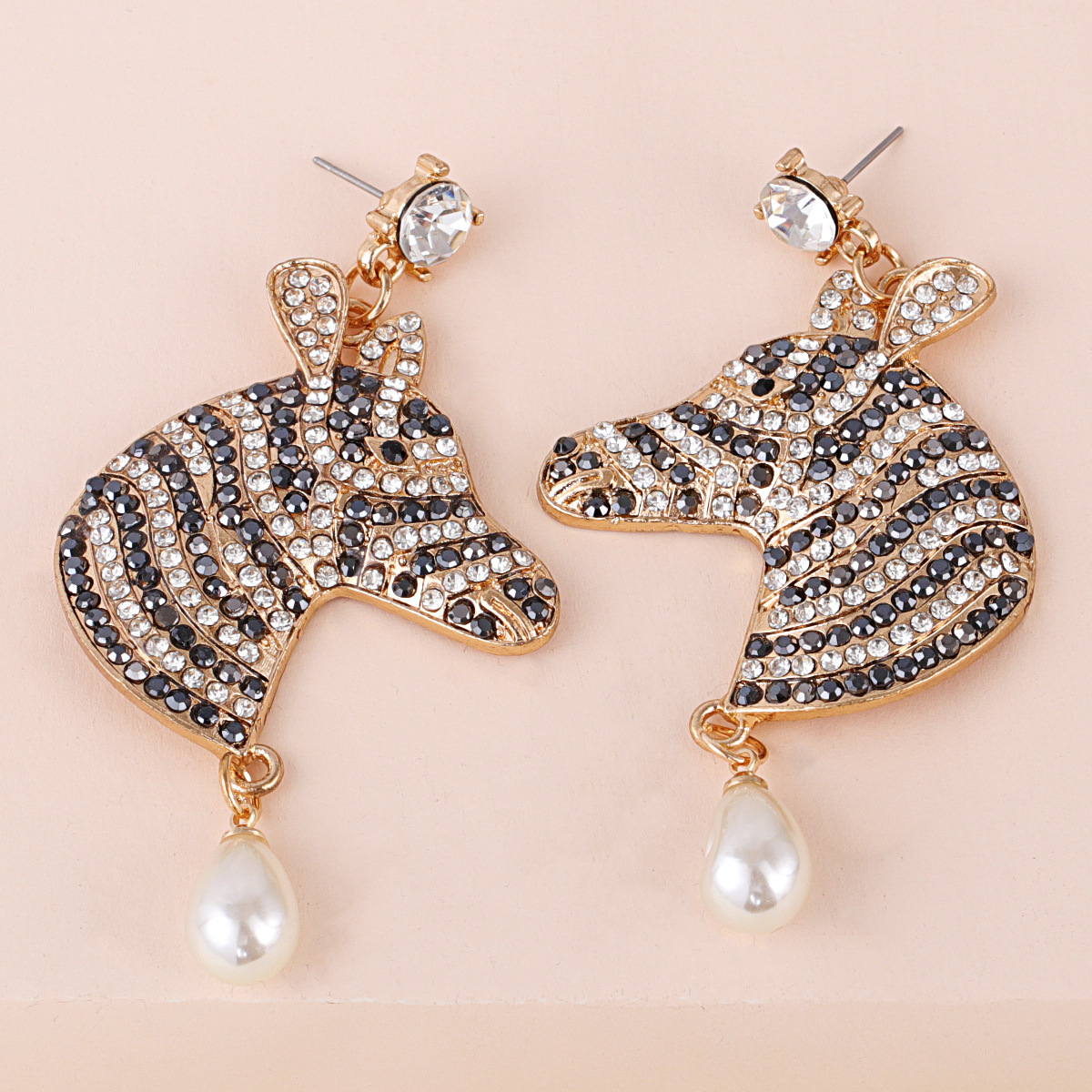 Exaggerated Stripes Color Diamond Earrings display picture 3