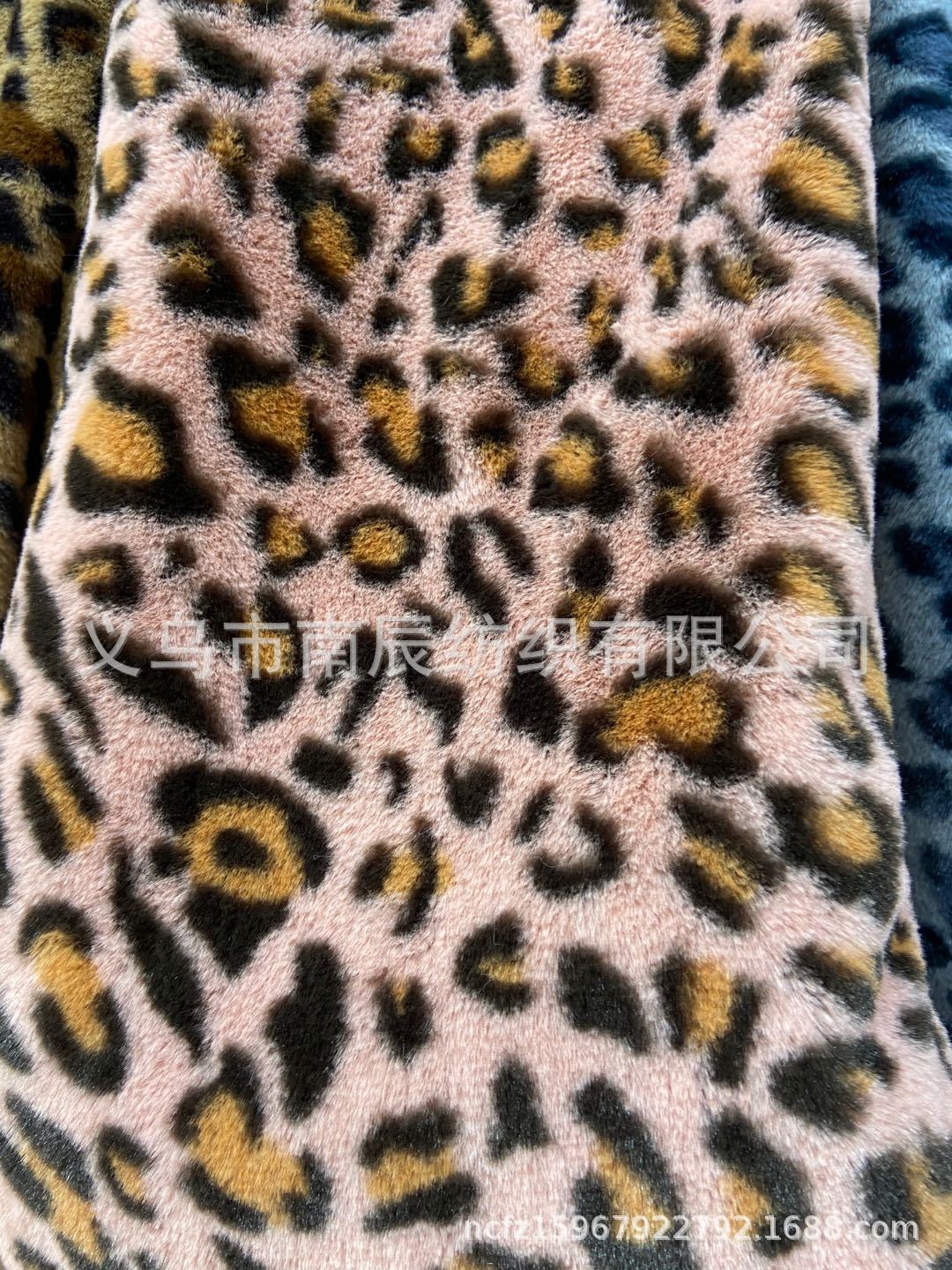 Estampado de leopardo patrón horizontal pequeña piel de conejo impresión Imitación Piel de conejo franela ropa abrigo tela de felpa alfombra de juguete en stock