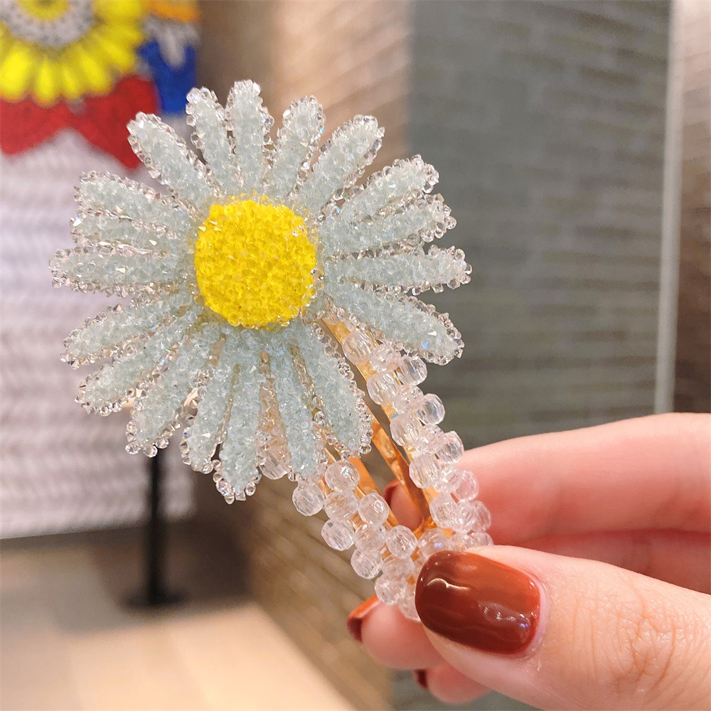 Korean Style Crystal Small Daisy Hair Clip display picture 10