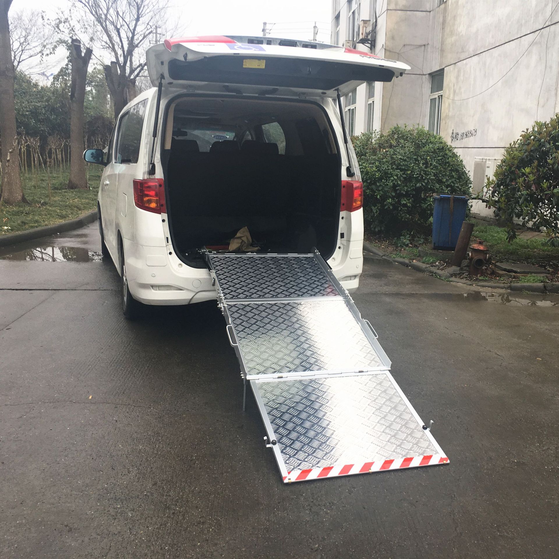 信德泰克面包车尾门手动折叠导板 残疾人轮椅上车斜坡板