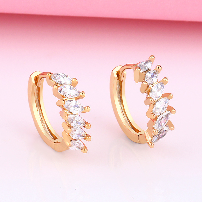 Women&#39;s New Fashion Diamond Earrings display picture 4