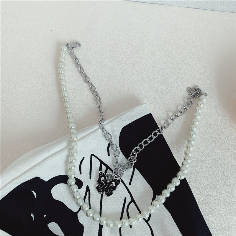 Exaggerated Butterfly Retro Pearl Double-layer Necklace Niche Clavicle Chain Dark Wholesale Nihaojewelry display picture 6