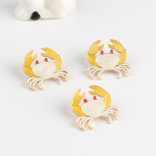Small crab brooch, Wang Junkai's same design, corsage jewelry pin, cute Japanese badge, female ins personality