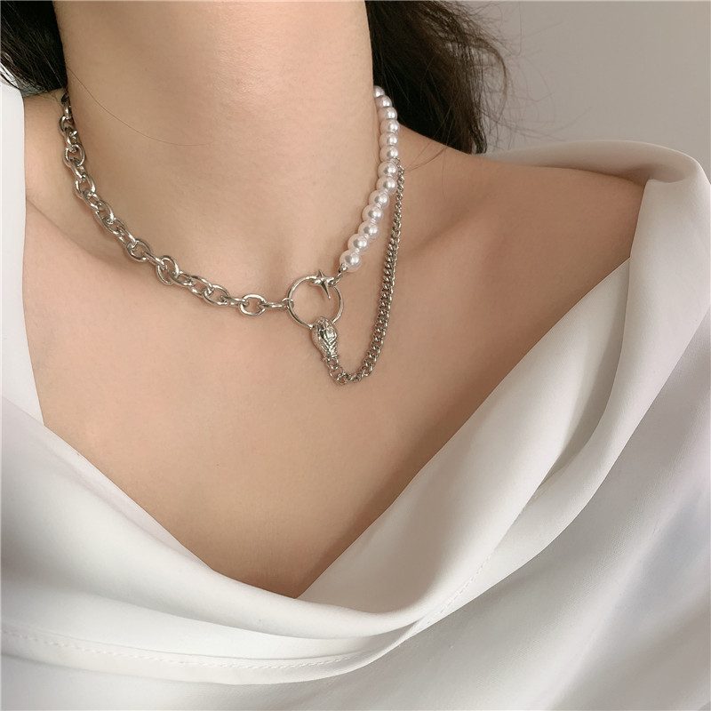 Fashion Snake Head Star Pearl Chain Stitching Short Clavicle Chain Necklace display picture 6